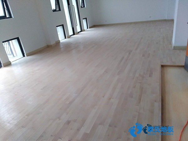 學(xué)?；@球場(chǎng)館地板灰分含量